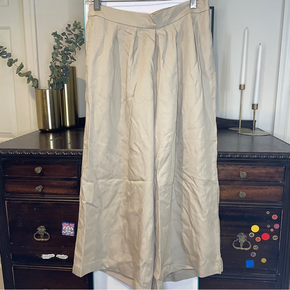 NWOT Loft Petite Pull On Culottes. New without tags. Never worn.